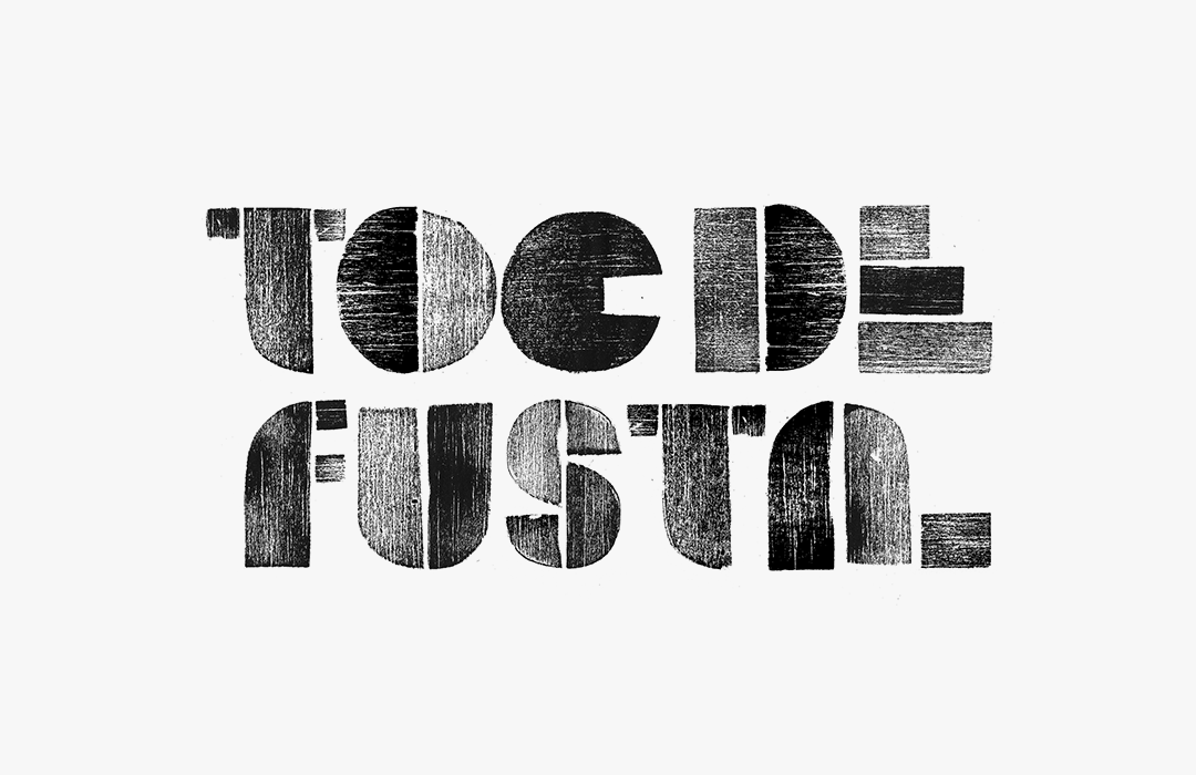 Porta-Disseny-Toc-de-Fusta-Motion-3